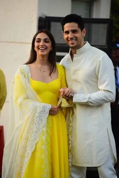 Sidharth Kiara Pics : सिद्धार्थ-कियाराचं मुंबईत आगमन; येलो ड्रेसमध्ये खुलून दिसलं नववधू कियाराचं सौंदर्य, पाहा फोटो