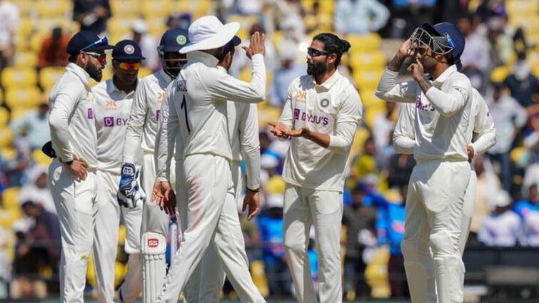 Virat Kohli dances on Pathaan's song during IND vs AUS 1st Test Virat Kohli Dance: নাগপুর টেস্টের মাঝেই পাঠানের ছন্দে নেচে উঠলেন কোহলি