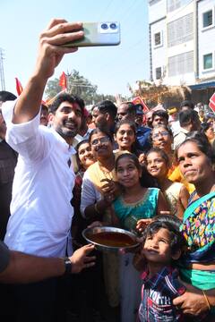 Lokesh Padayatra :  యువగళం పాదయాత్రలో లోకేశ్ సెల్ఫీలు,  ఓ కారణం ఉందంటున్న నేతలు!