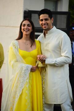 Sidharth Kiara Pics: शादी के बाद पहली बार मुंबई पहुंचे सिड-कियारा, एयरपोर्ट पर बांटी मीडिया को मिठाई, येलो सूट में सुंदर दिखीं एक्ट्रेस