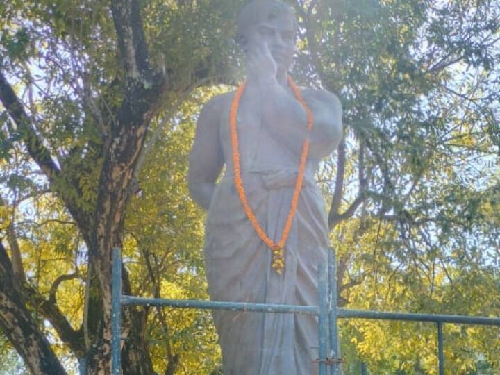 Prayagraj Chandra Shekhar Azad statue repair experts arrived from Mumbai claimed miracle ANN Prayagraj News: शहीद चंद्रशेखर आजाद की मूर्ति की मरम्मत के लिए मुंबई से पहुंचे एक्सपर्ट, चमत्कार का हो रहा था दावा