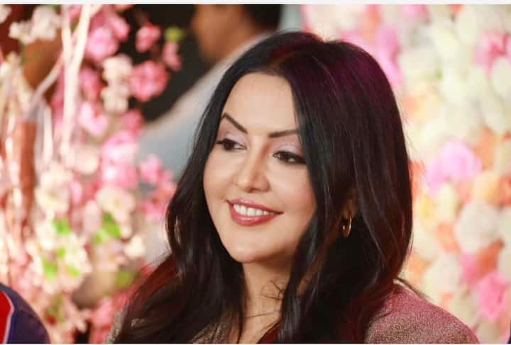 महाराष्ट्र के डिप्टी सीएम देवेंद्र फडणवीस ने साल 2006 में अमृता से शादी की थी. इनकी एक बेटी है जिसका नाम दिविजा फडणवीस है.