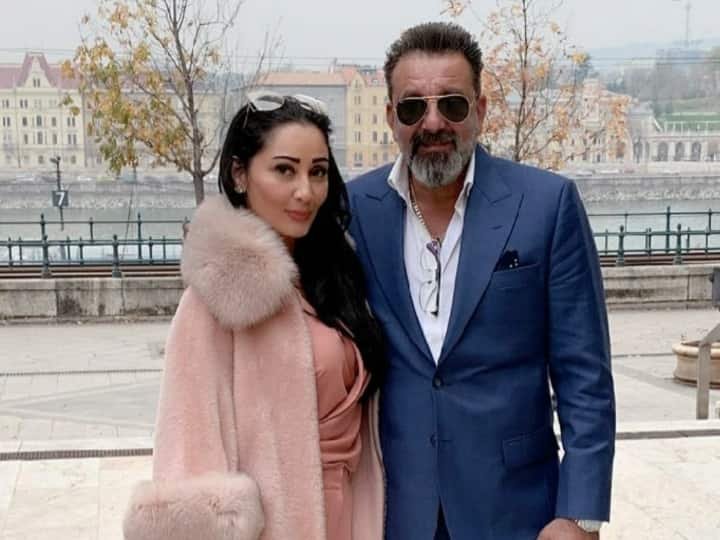 Sanjay Dutt Love Story: एक्टर संजय दत्त और मान्यता दत्त आज अपनी शादी की 15वीं सालगिराह सेलिब्रेट कर रहे हैं. लेकिन क्या आप जानते हैं कि इन दोनों की लव स्टोरी किसी फिल्म की कहानी से कम नही है.....