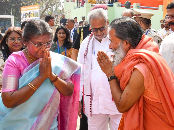 यहां अपने पूर्व शिक्षण संस्थान रमा देवी महिला विश्वविद्यालय के दूसरे दीक्षांत समारोह को संबोधित करते हुए मुर्मू ने कहा कि महिलाओं ने यह साबित कर दिया है कि वे समाज के साथ-साथ पूरे देश में किसी भी जिम्मेदारी को उठाने में सक्षम हैं.