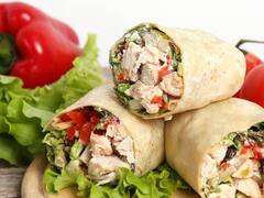 Chicken Salad Wrap Recipe: इफ्तार की पार्टी का कर रहे हैं प्लान, तो घर पर बनाएं 'चिकन सलाद रैप'