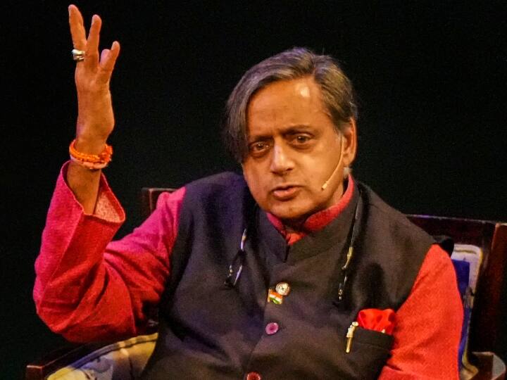 Congress Shashi Tharoor On Cow Hug Day Slams Central Government Animal welfare board of India Valentine Day Cow Hug Day: 'हिंदी राष्ट्रवादी ने ‘Guy’ को ‘Gaay’ सुना', काउ हग डे वापस लेने पर शशि थरूर का तंज