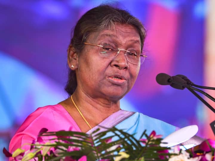 इससे पहले राष्ट्रपति द्रौपदी मुर्मू ने शुक्रवार को कहा कि महिलाओं ने जीवन के हर क्षेत्र में उत्कृष्ट प्रदर्शन किया है चाहे वह राजनीति, अंतरिक्ष विज्ञान, प्रौद्योगिकी, खेल, साहित्य और संगीत हो.