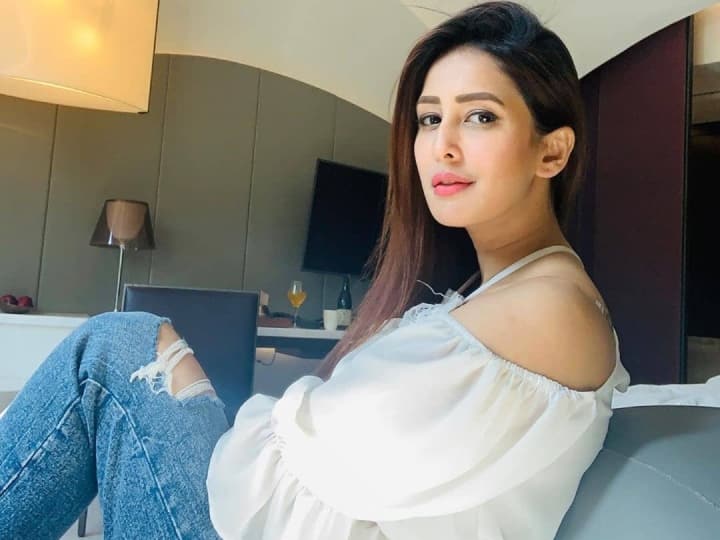 आरोपी सुकेश चंद्रशेखर ने भेजा 100 करोड़ का लीगल नोटिस, चाहत खन्ना पर लगाए छवि खराब करने का आरोप आरोपी सुकेश चंद्रशेखर ने भेजा 100 करोड़ का लीगल नोटिस, चाहत खन्ना पर लगाए छवि खराब करने का आरोप