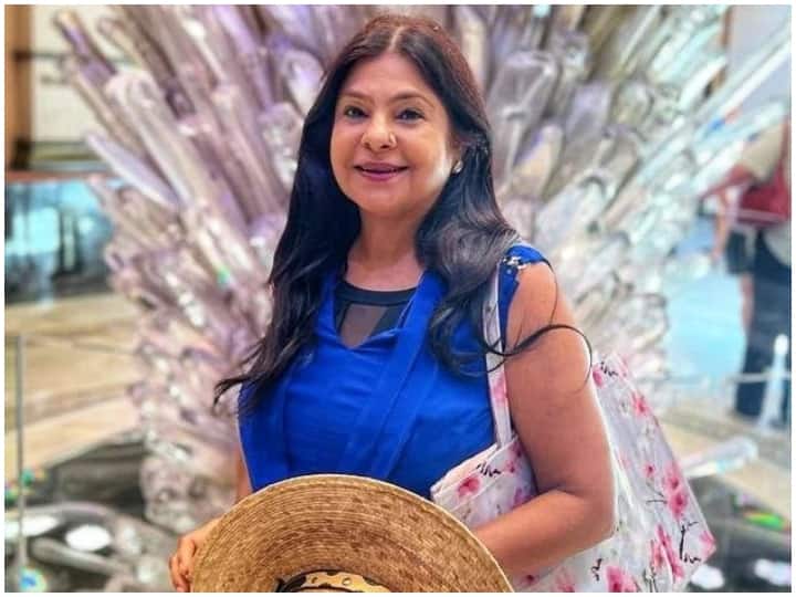 मालिनी अवस्थी भातखंडे विश्वविद्यालय, लखनऊ से हिंदुस्तानी शास्त्रीय संगीत में पोस्ट ग्रेजुएट किया और गोल्ड मेडलिस्ट बनीं. उन्होंने मध्यकालीन और आधुनिक भारतीय वास्तुकला लखनऊ विश्वविद्यालय से एमए आधुनिक इतिहास में भी गोल्ड मेडल हासिल किया था.