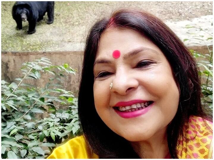 मालिनी ने इस किस्से पर कहा था, ‘इमरजेंसी चाहे सिर्फ 21 महीने के लिए लागू की गई हो, लेकिन उसका असर बरसों रहा. 2005 में मैं दूरदर्शन में रिकॉर्डिंग के लिए आमंत्रित थी. चैत का महीना था, मैंने भगवान रामजन्म के वर्णन की चैती प्रारंभ की तो अधिकारी बोले, राम छोड़ कुछ और गाइए.’