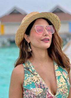 Hina Khan: ਮਾਲਦੀਵ 'ਚ ਛੁੱਟੀਆਂ ਦਾ ਆਨੰਦ ਲੈਂਦੀ ਨਜ਼ਰ ਆਈ ਹਿਨਾ ਖਾਨ, ਮਲਟੀ ਕਲਰ ਦੀ ਡਰੈੱਸ 'ਚ ਦਿਖੀ ਕਾਫੀ ਹੌਟ