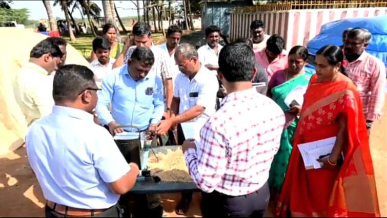 Trichy news: Central team study of paddy moisture in Trichy district TNN திருச்சி மாவட்டத்தில்  நெல் ஈரப்பதத்தை ஆய்வு செய்த மத்திய குழுவினர்