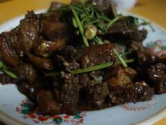 आलू-पनीर पसंदा से लेकर मुर्गे के खून में बना पुलाव और सुअर के दिमाग तक, ये हैं इंडियन्स के अजीब खानपान की लिस्ट