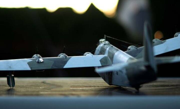 এখনও পর্যন্ত তেমন ক্ষয়ক্ষতির খবর মেলেনি যদিও। এলাকায় মোতায়েন রয়েছে বিরাট পুলিশবাহিনী। পরিস্থিতি তদারকি করছে তারা।