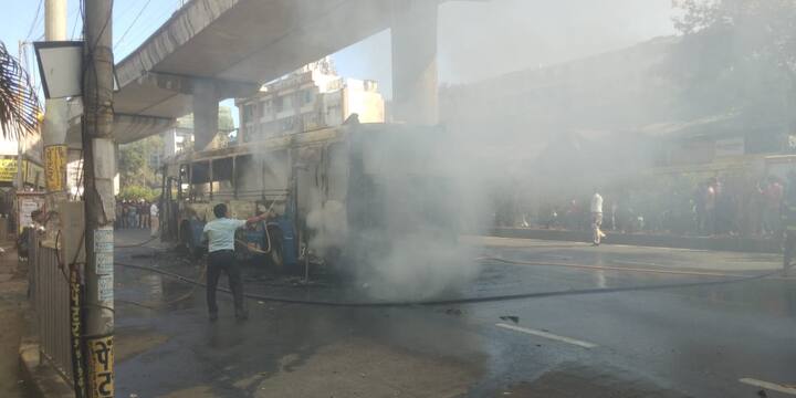 मुंबईत चकाला बेस्ट थांब्यावर बर्निंग बसचा थरार दिसला