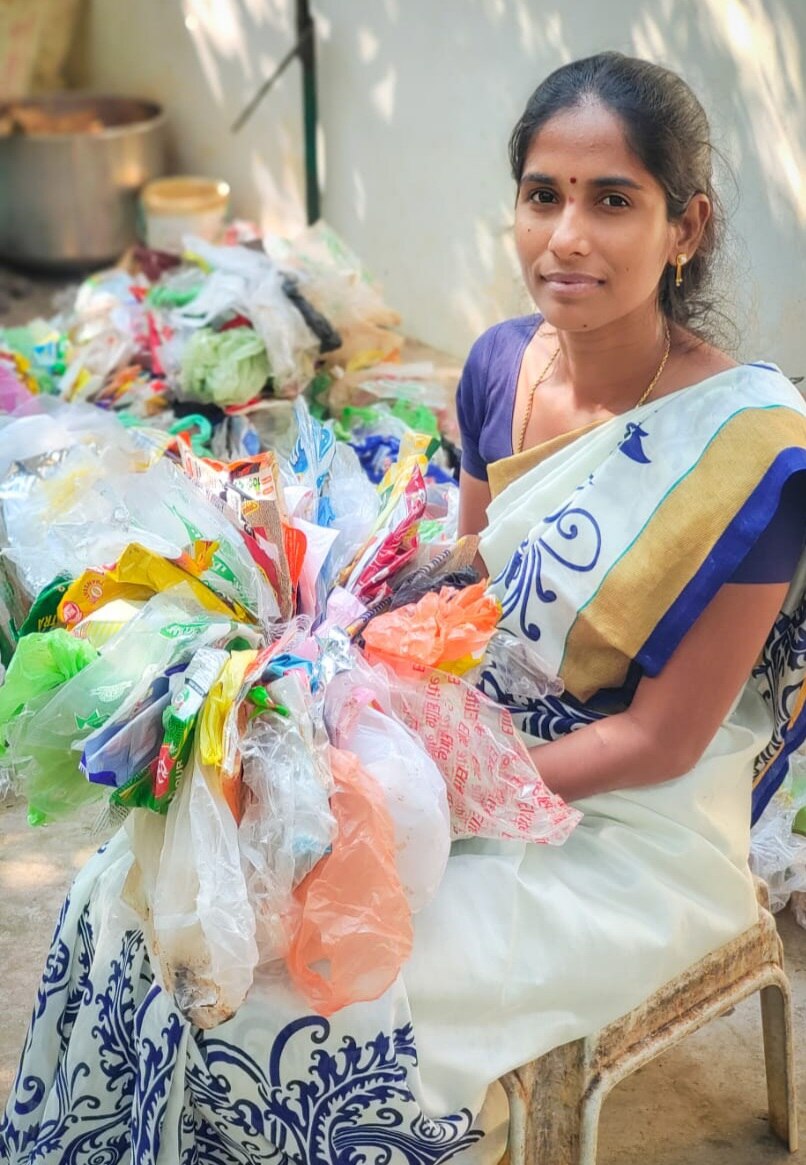 Cuddalore Plastic Waste : பிளாஸ்டிக் குப்பைகளை சேகரிக்கும் பட்டதாரி பெண்; கைகொடுக்கும் ‘பை-பை’ முறை