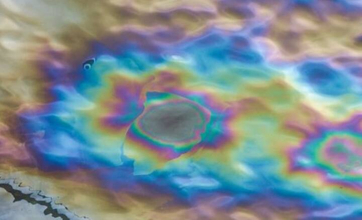 চলতি সপ্তাহের মঙ্গলবারই দ্বিতীয় বিশ্বযুদ্ধের সময়কার ওই বোমাটির হদিশ মেলে। তাতে এলাকা থেকে স্থানীয়দের নিরাপদে সরিয়ে দেওয়া হয়। উন্নত প্রযুক্তির রোবট নামিয়ে বোমাটি নিষ্ক্রিয় করার কাজ শুরু হয়। কিন্তু পরিকল্পনা মতো এগোয়নি কাজ। আটকানো যায়নি বিস্ফোরণ।