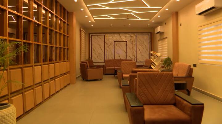 বিশেষ আকর্ষণ কফিশপের আদলে রুফ টপে খাওয়া ও বসার জায়গা।