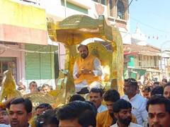 सागर से विकास यात्रा की अनोखी तस्वीर, रथ पर सवार होकर निकले मंत्री गोपाल भार्गव