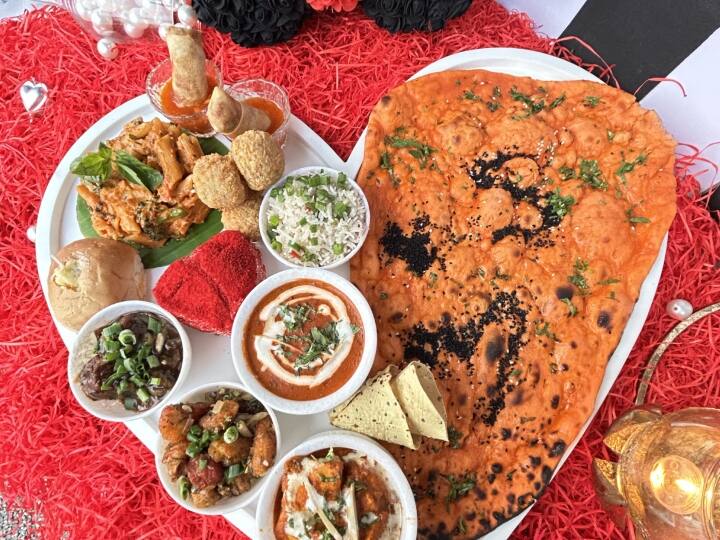 Valentine Day Special Love Thali Launched For Couples Champagne Bottle And Teddy Bear For Finishing In Five Minutes ANN Valentine's Day Special: दिल्ली में कपल्स के लिए 'लव थाली' लॉन्च, 5 मिनट में की खाली, तो मिलेगा शैम्पेन बॉटल और टेडी ​बियर