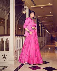 Anshula Kapoor Photos: पिंक लहंगे में कहर ढहाती नजर आईं अर्जुन कपूर की बहन, लेटेस्ट तस्वीरों में दिखा दिलकश अंदाज