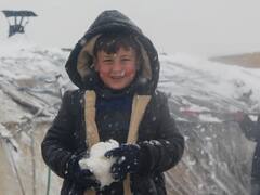 Turkiye Earthquake: तुर्किए सीरिया का जलजला भी नहीं छीन पाया इन मासूम लबों की हंसी...कि जिंदगी मुस्कुरा उठी हो  जैसे...