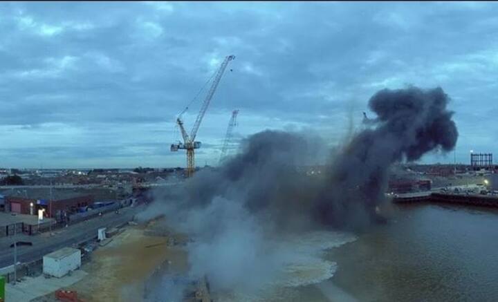 নরফক পুলিশ জানিয়েছে, দ্বিতীয় বিশ্বযুদ্ধের সময়কার বোমা সেটি। বিগত আট দশক ঘুমন্ত অবস্থায় পড়েছিল। সেটিকে নিষ্ক্রিয় করার চেষ্টা চলছিল।