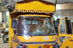 Pune :  पुणे: ब्रेक फेल झालेल्या कंटेनरची चार वाहनांना धडक; नवले पुलाजवळ पुन्हा एकदा अपघात, पाहा फोटो