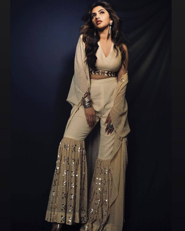 క్రీమ్ కలర్ డ్రెస్సులో ట్రెండీగా ఉంది శ్రీలీల. -Image credit: Sreeleela/Instagram