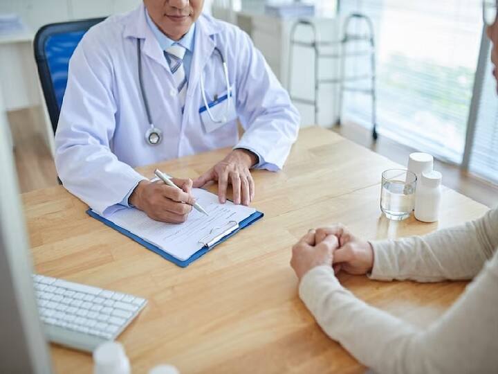 क्या आपको पॉलिसी में सब लिमिट से जुड़े नियम के बारे में कोई जानकारी है या नहीं. अगर नहीं है तो ये आपको जरूर पता होनी चाहिए. ज्यादातर लोग पॉलिसी लेते समय सब लिमिट पर ध्यान नहीं देते हैं. फिर बाद में क्लेम सेटलमेंट के समय उनको परेशानी का सामना करना पड़ता है.