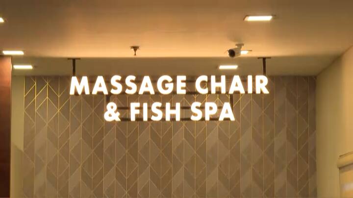 একনজরে দেখে মনে হতেই পারে কোনও বিমানবন্দরের লাউঞ্জ। এমনই অত্যাধুনিক।