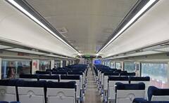 Mumbai Vande Bharat Express Train: अंदर से कैसा दिखता है मुंबई-सोलापुर वंदे भारत एक्सप्रेस? किराए की पूरी डिटेल भी जानें