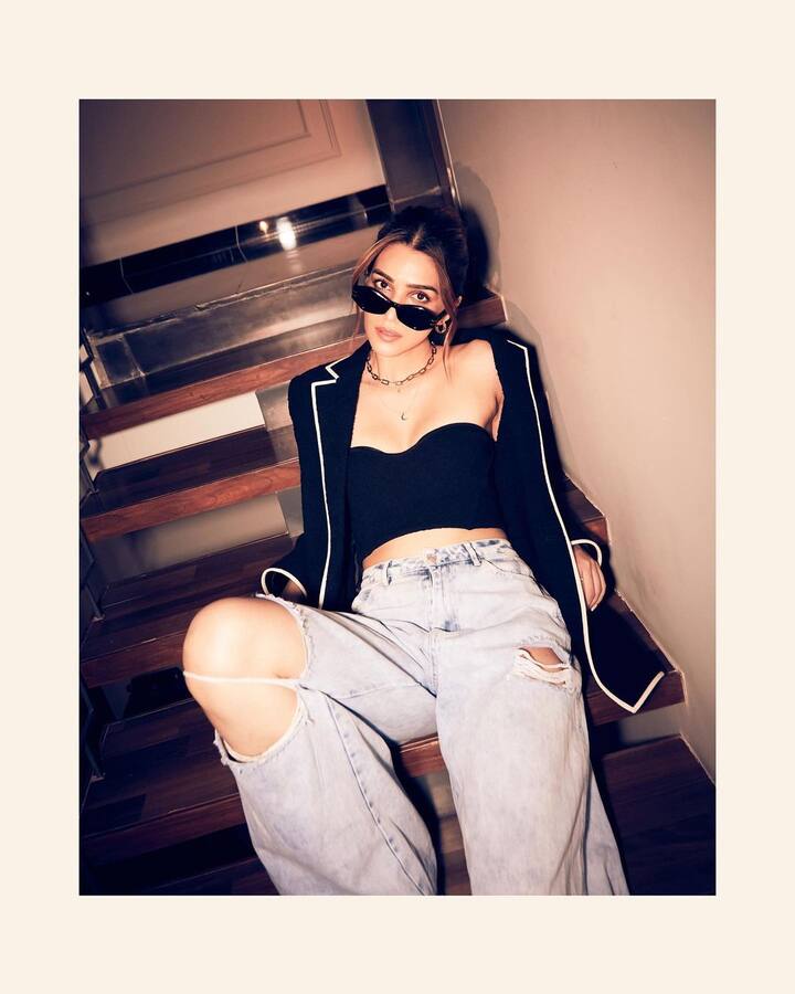 कृति सेनन का हर लुक बिंदास होता है, सोशल मीडिया पर आए दिन बॉलीवुड की परम सुंदरी यानि कृति सेनन अपना लेटेस्ट पोस्ट शेयर करती रहती हैं.