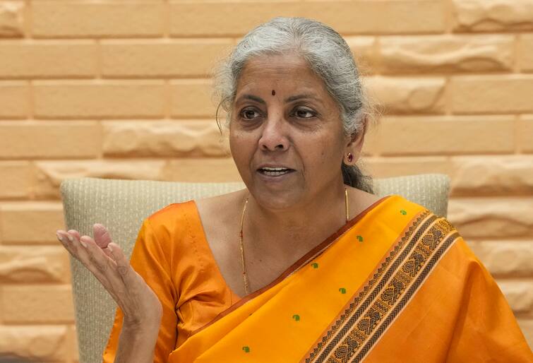 अडानी-हिंडनबर्ग मामले पर बोलीं वित्त मंत्री निर्मला सीतारामन -रेग्युलेटर्स देख रहे हैं मामले को अडानी-हिंडनबर्ग मामले पर बोलीं वित्त मंत्री निर्मला सीतारामन -रेग्युलेटर्स देख रहे हैं मामले को