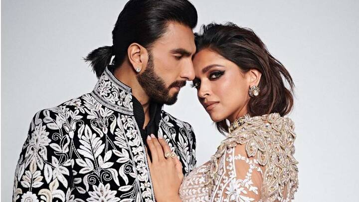 दीपिका पादुकोण - इस लिस्ट में फैंस के फेवरेट कपल दीपिका पादुकोण-रणवीर सिंह का नाम भी शामिल है. दोनों के प्यार की शुरुआत फिल्म ‘गोलियों की रासलीला- रामलीला’ से हुई थी. खबरों की मानें तो रणवीर ने दीपिका को बेहद ही रोमांटिक तरीके से प्रपोज किया था. जिसके बाद दोनों ने शादी का फैसला लिया और फिर 4 साल की डेटिंग के बाद दीपवीर ने इटली में शादी कर ली .