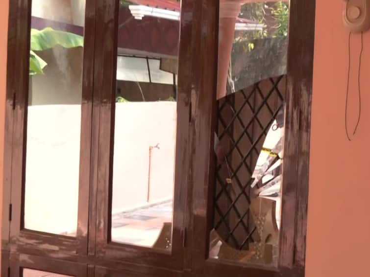 Kerala Man Arrested For Pelting Stones At Union Minister Muraleedharan's Residence In Thiruvananthapuram Kerala Man Arrested For Pelting Stones At Union Minister Muraleedharan's Residence In Thiruvananthapuram