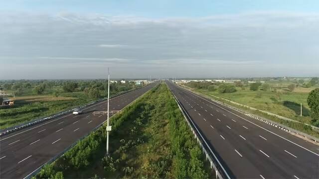 PM Modi unveils first leg of Delhi-Mumbai expressway today: Here are the details Delhi-Mumbai Expressway: PM મોદી આજે આપશે એક્સપ્રેસ વેની ભેટ, દિલ્હીથી જયપુર હવે 5 નહીં ફક્ત 3 કલાક, મુંબઈ 12 કલાક…