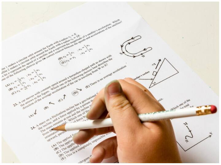 Board Exams 2023: एग्जाम के एक हफ्ते पहले पढ़ाई से ज्यादा इन पर करें फोकस, ऐसे ही करते हैं टॉपर्स तैयारी Board Exams 2023 Preparation Last Minute Preparation One week before exam Board Exams 2023: एग्जाम के एक हफ्ते पहले पढ़ाई से ज्यादा इन पर करें फोकस, ऐसे ही करते हैं टॉपर्स तैयारी