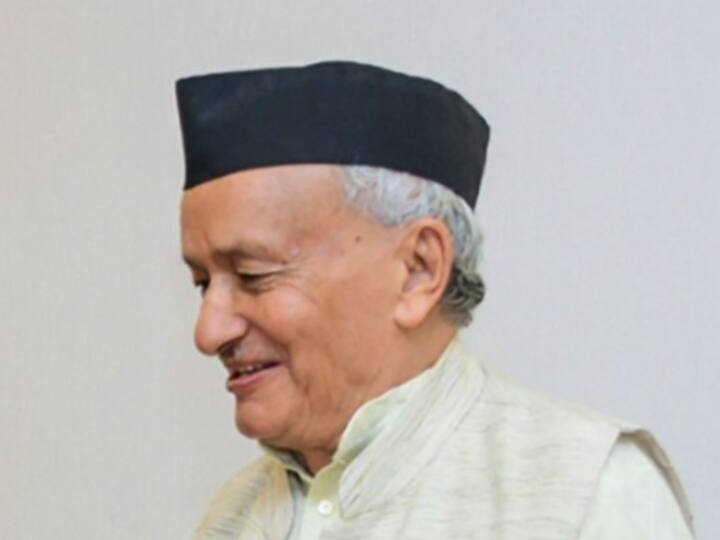 Maratha Kranti Morcha workers celebrate Bhagat Singh Koshyari resignation from Maharashtra in Pune Maharashtra News: भगत सिंह कोश्यारी के इस्तीफे से मराठा क्रांति मोर्चा में खुशी की लहर, पुणे में कुछ इस तरह मनाया जश्न