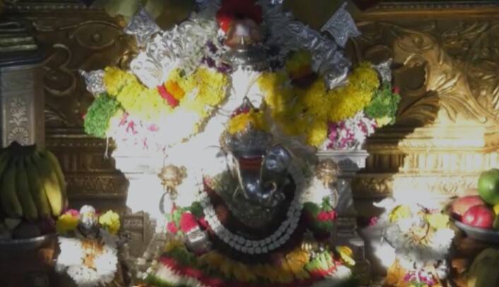 प्रतिवर्षी माघ गणेशजन्माच्या पार्श्वभूमीवर उत्तरायणामध्ये ही सूर्यकिरणे श्रीं च्या मूर्तीवर पडतात.