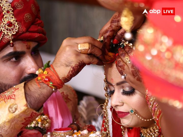 Strange Marriage Between Brother And Sister - Amar Ujala Hindi News Live -  इश्क में डूबे प्रेमियों ने की शादी, बाद में निकले भाई-बहन