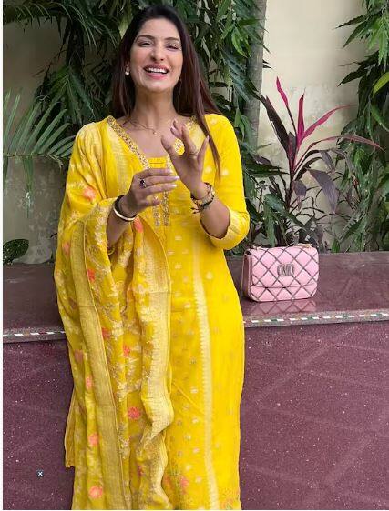 ਪੂਨਮ ਦੂਬੇ ਆਪਣਾ ਡਾਈਟ ਪਲਾਨ ਬਹੁਤ ਸਾਦਾ ਰੱਖਦੀ ਹੈ। ਪੂਨਮ ਦੂਬੇ ਹਰ ਦੂਜੇ ਦਿਨ ਹਾਈ ਪ੍ਰੋਟੀਨ ਵਾਲਾ ਘਰ ਦਾ ਖਾਣਾ ਖਾਣਾ ਪਸੰਦ ਕਰਦੀ ਹੈ। ਕਈ ਵਾਰ ਪੂਨਮ ਦੂਬੇ ਆਪਣਾ ਦਿਨ ਸਲਾਦ ਖਾ ਕੇ ਬਿਤਾਉਂਦੀ ਹੈ।