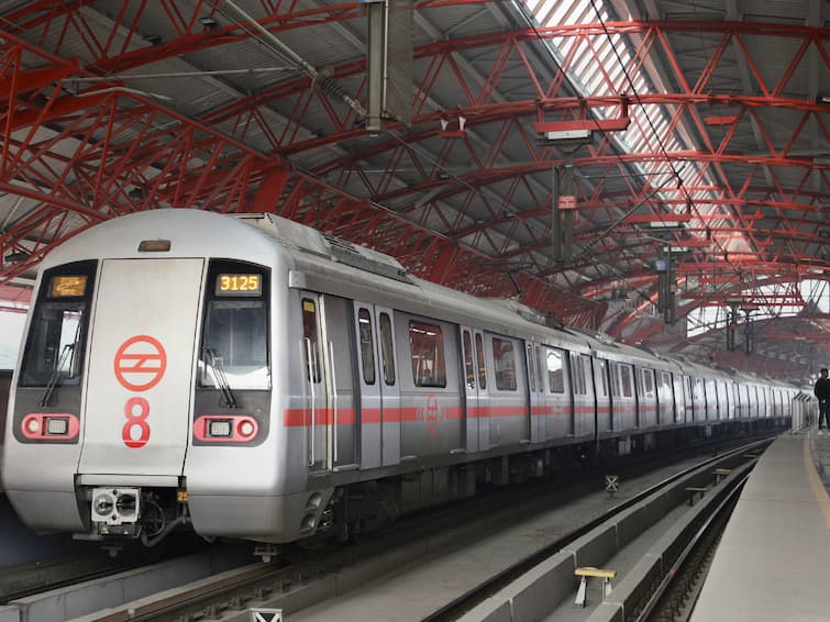 Delhi Metro started UPI payment systems at all Metro Stations Delhi Metro: दिल्ली मेट्रो ने दी बड़ी सुविधा, अब UPI से ले सकते हैं सभी स्टेशनों पर कार्ड और टिकट