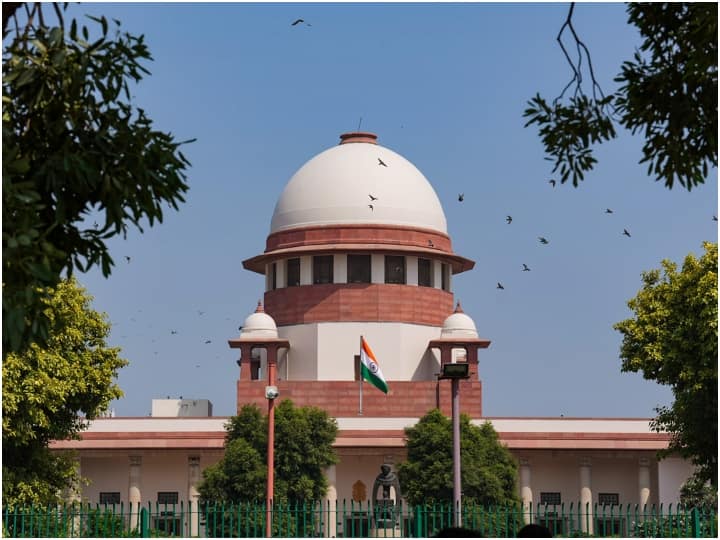 supreme court hearing on illegal arms movement in uttar pradesh ann Supreme Court: उत्तर प्रदेश में अवैध हथियारों के चलन पर सुप्रीम कोर्ट ने लिया संज्ञान, राज्य सरकार से मांगा जवाब