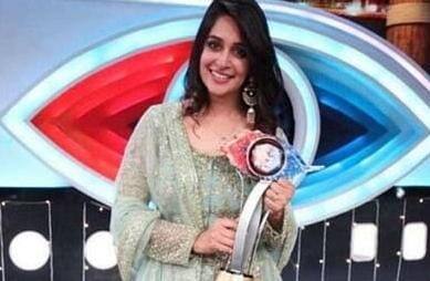 दीपिका कक्कड़ आज के वक्त में भले ही टेलीविजन पर कुछ खास देखी नहीं जा रही हैं, लेकिन उन्होंने अपनी दमदार एक्टिंग और निजी जीवन के कारण काफी सुर्खियां बटोरी हैं. बता दें कि एक्ट्रेस ने बिग बॉस 12 में 30 लाख रुपए की प्राइस मनी हासिल की थी. (Photo- Instagram)