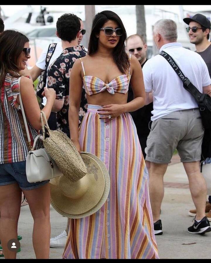 दरअसल रविवार को प्रियंका चोपड़ा ने अपने ऑफिशियल इंस्टाग्राम हैंडल पर लेटेस्ट तस्वीरों को शेयर किया है.