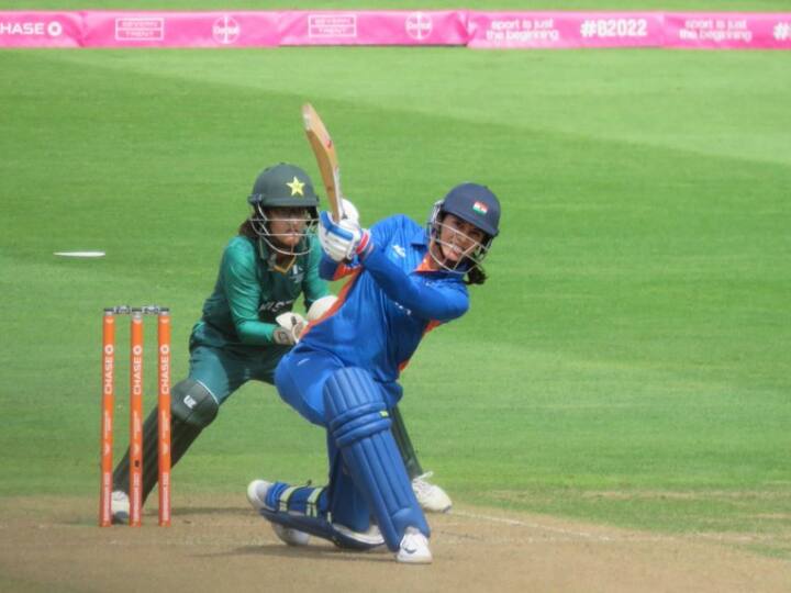 Pakistan Bowler Nida Dar Bowls 7 Ball Over in Ind Vs Pak Women T20 World Cup Match India Beat Pakistan By 3 Wickets INDW Vs PAKW: ఒక ఓవర్‌లో ఏడు బంతులు వేసిన పాక్ బౌలర్ - అసలేం జరిగింది?