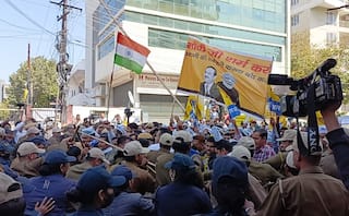 Adani-Hindenburg Row: અદાણી વિવાદ મામલે રસ્તા પર ઉતરી AAP, જેપીસીની માગ સાથે કાર્યકરોએ સામૂહિક ધરપકડ વહોરી