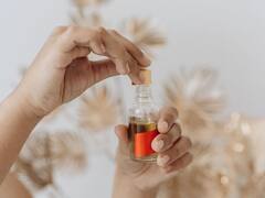 Skin Care: এসেনসিয়াল অয়েল কীভাবে আপনার ত্বকের খেয়াল রাখবে? কোন ধরনের ন্যাচারাল অয়েলই বা ব্যবহার করা নিরাপদ?