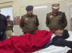 कौशांबी में राहगीरों को निशाना बनाकर लूटपाट करने वाले दो लुटेरे गिरफ्तार, एक के पैर में लगी गोली